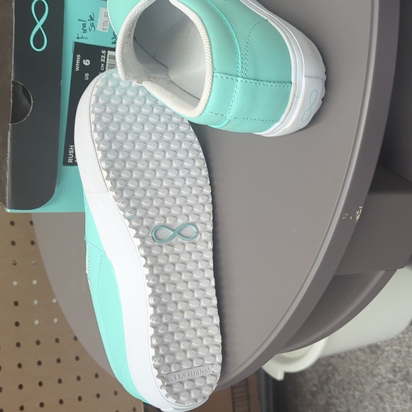 Infinity Rush in Aruba Blue - Picture 3 of 4